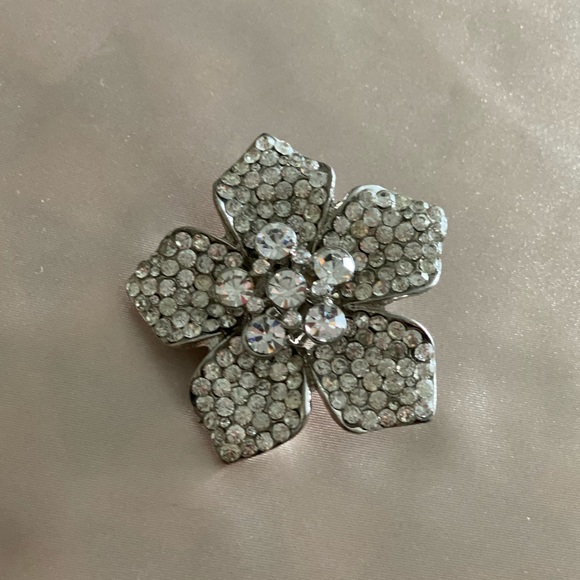 Flower ring - Picture 1 of 2